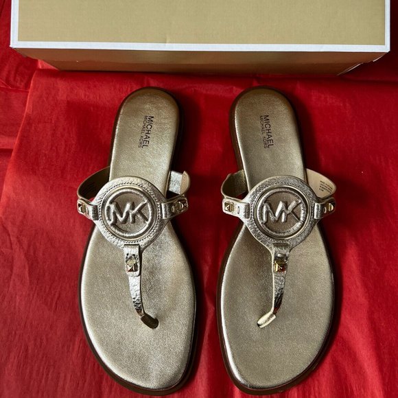 Michael Kors Aubrey Cut Out Thong Flat Slippers MK Logo Pale Gold SZ 9.5M - NIB - Picture 1 of 7